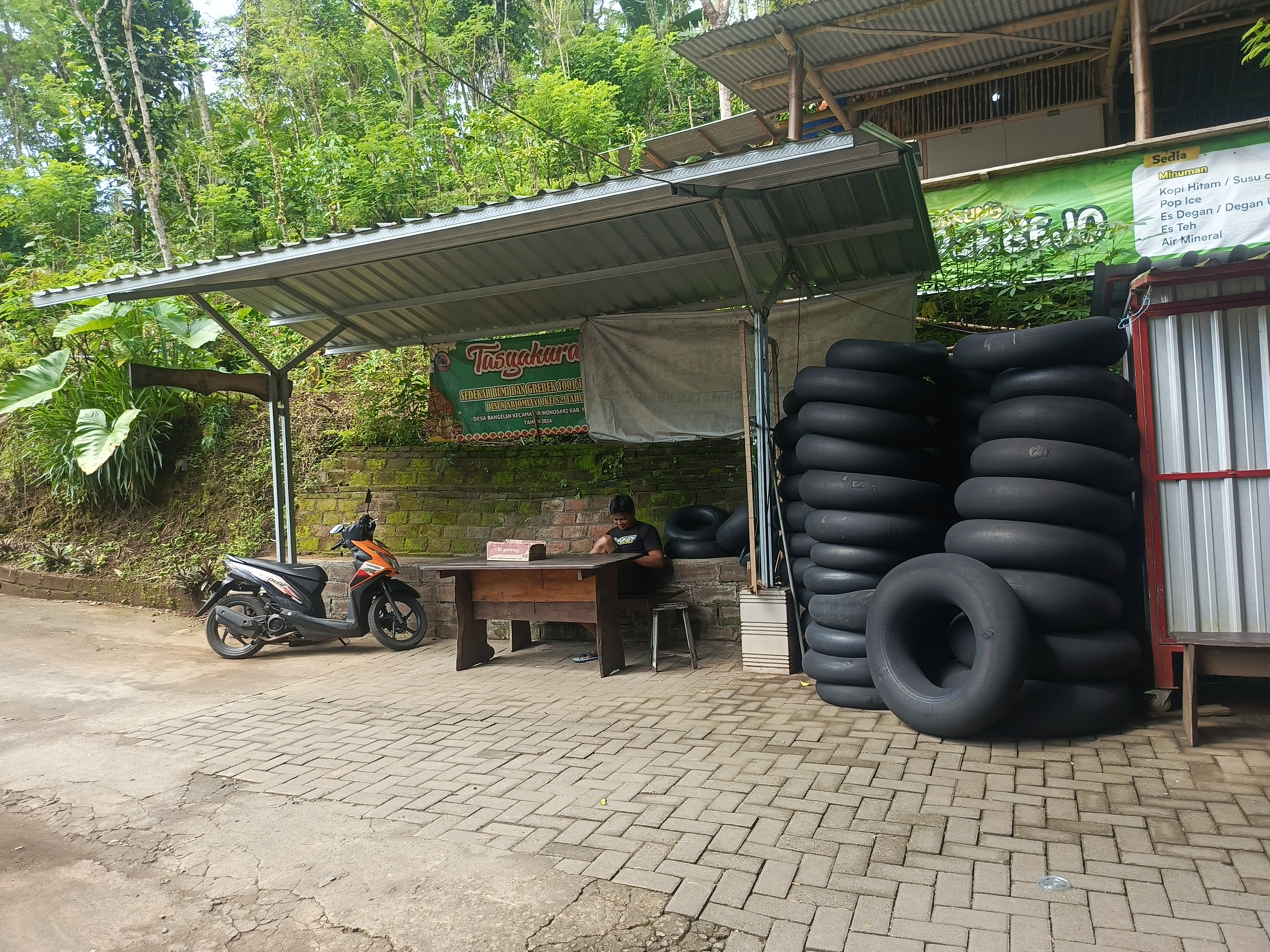 Toilet dan ruang bilas